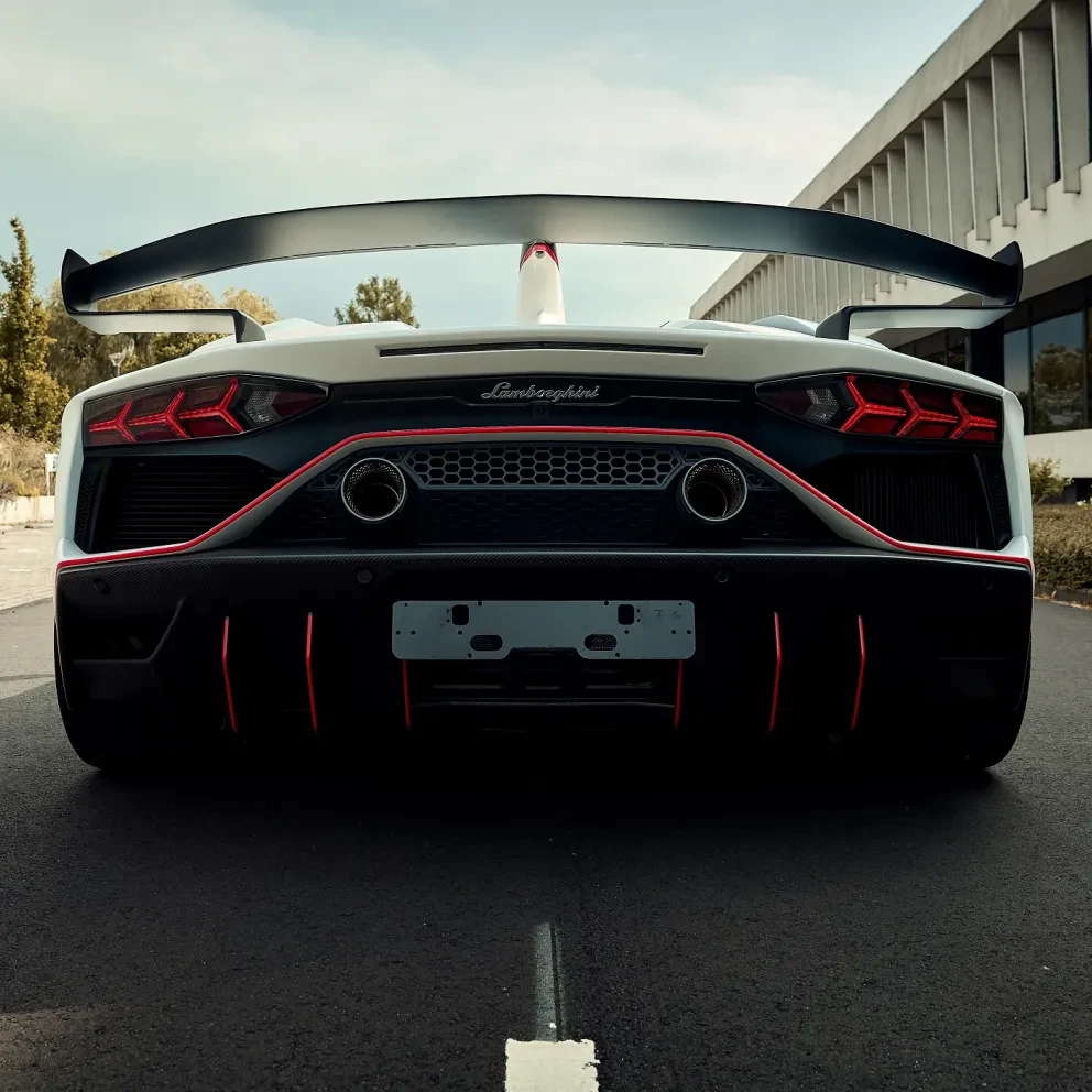 Lamborghini Aventador SVj Roadster achterkant
