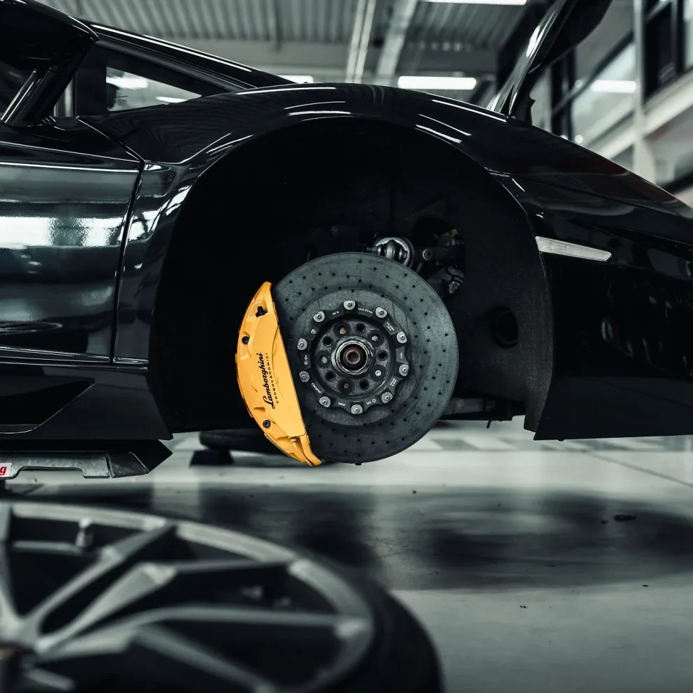 Lamborghini Aventador in de werkplaats