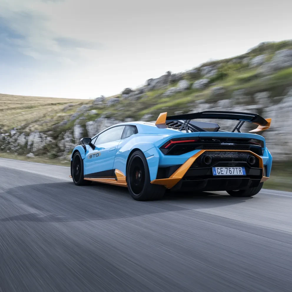 Lamborghini Huracan STO blauw met oranje