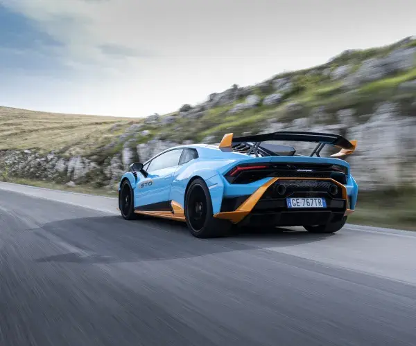 Lamborghini Huracan STO blauw met oranje