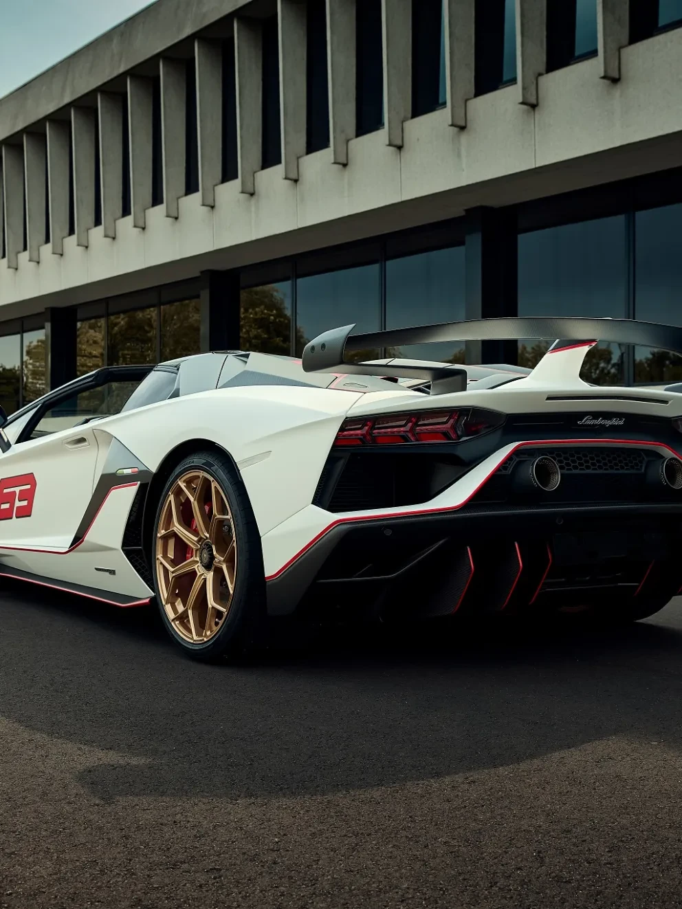 Lamborghini Aventador SVJ Roadster