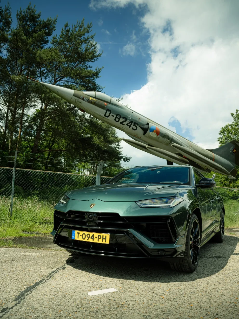 Lamborghini Urus met Straaljager mobile