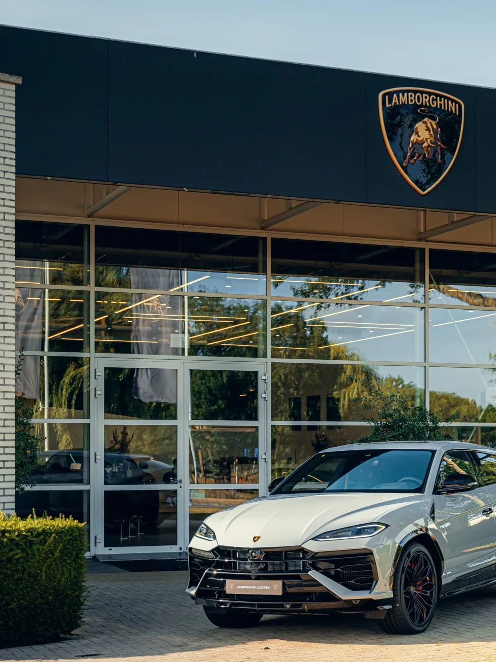 Lamborghini Leusden - Urus SE Mobile