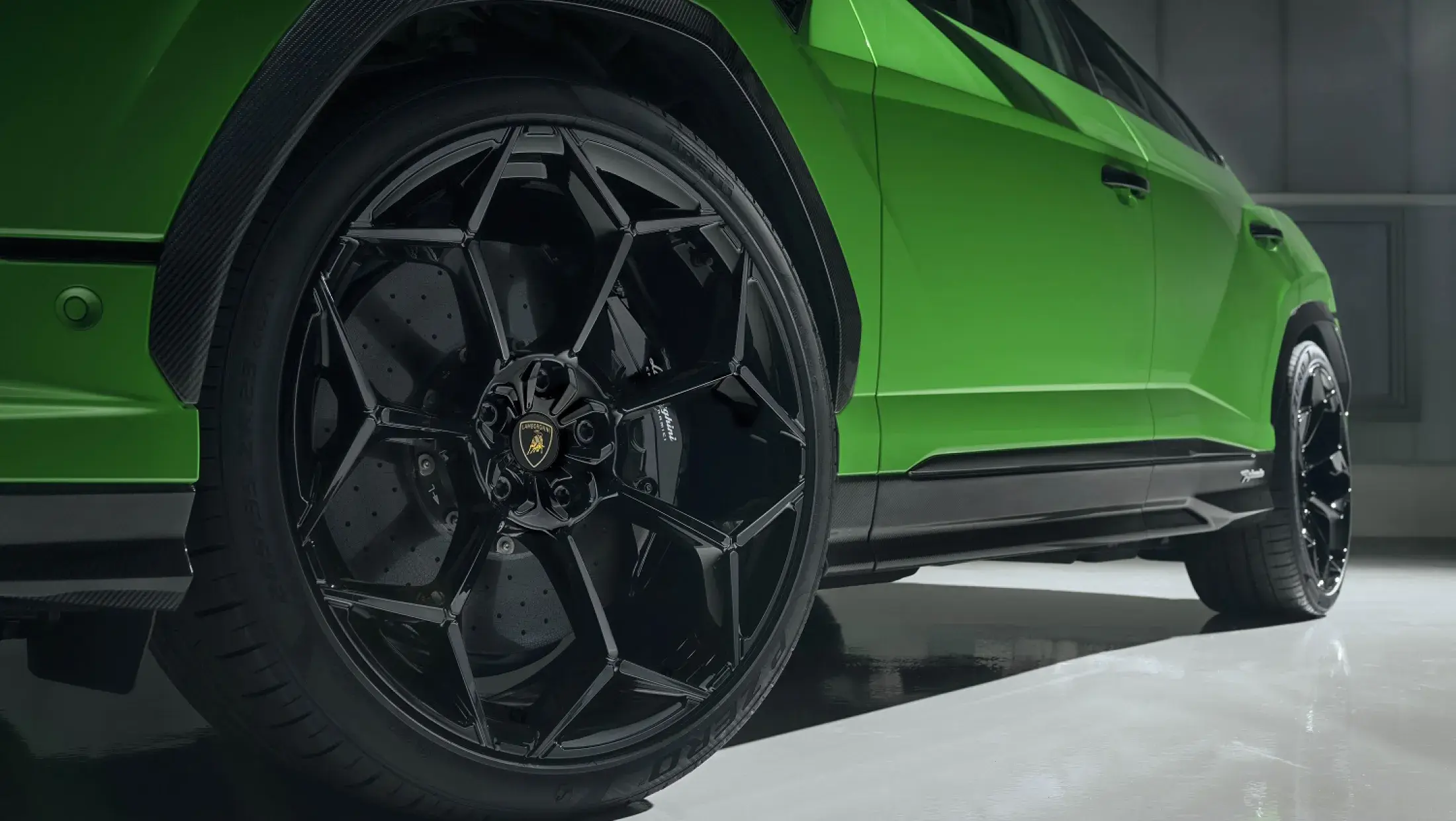 Urus Performante - zijkant