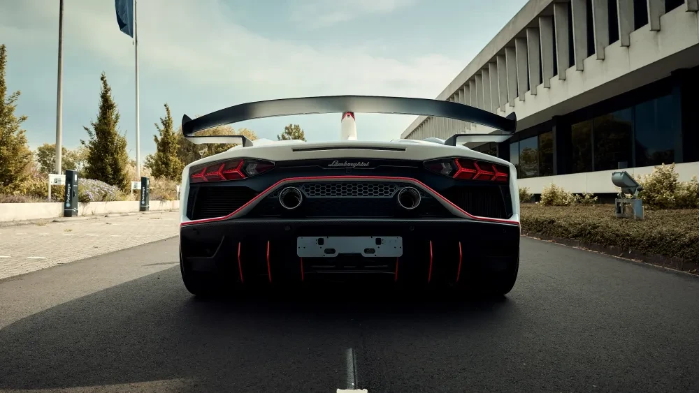 Lamborghini Aventador SVj Roadster achterkant