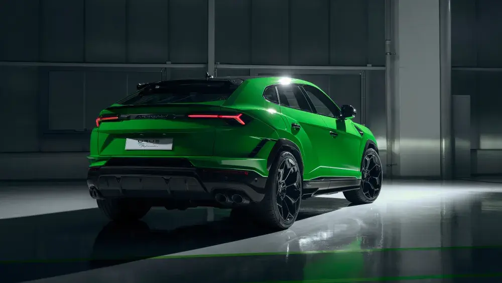 Lamborghini Urus Performante schuin achteraanzicht