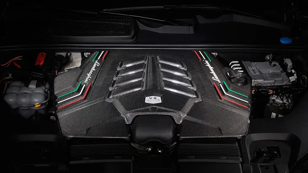 Urus Carbon engine cover
