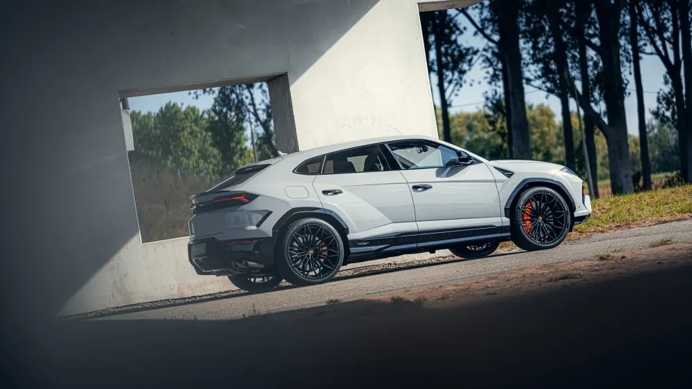 Lamborghini Urus SE - Header