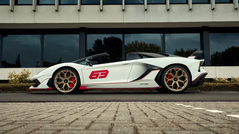 Lamborghini Aventador 63