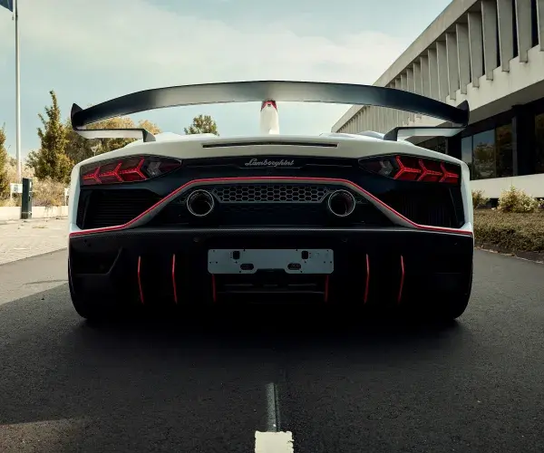 Lamborghini Aventador SVj Roadster achterkant