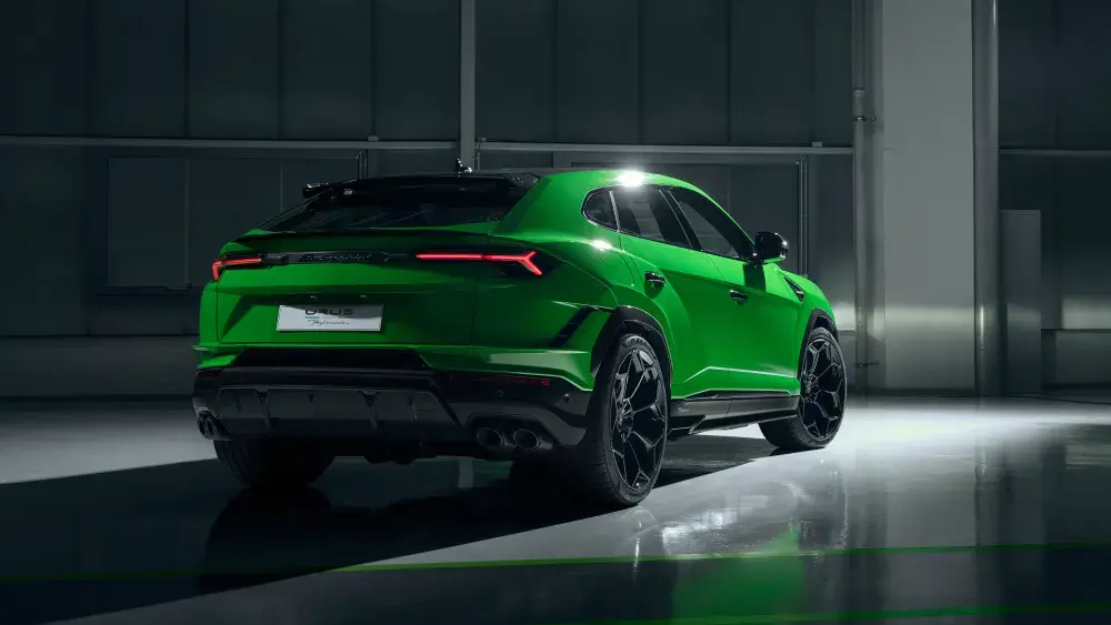 Lamborghini Urus Performante schuin achteraanzicht 