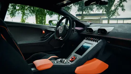 Lamborghini Huracan STO interieur